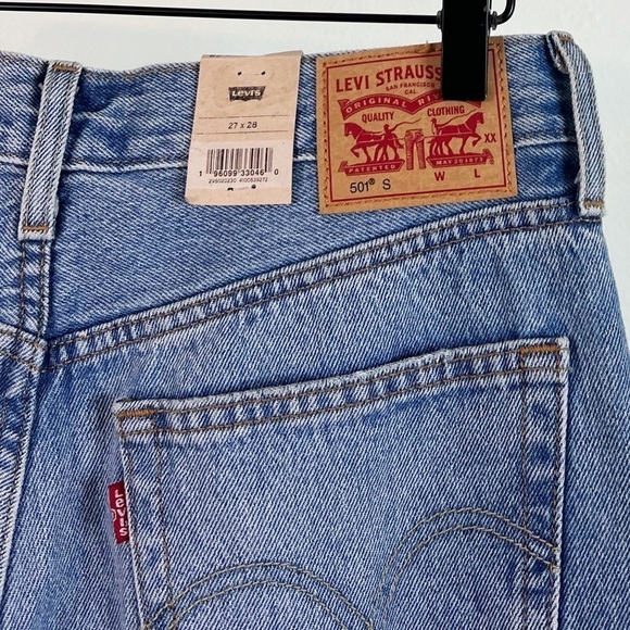 NWT Levi’s 501 High Rise Skinny Jeans in Light Indigo Destructed - Picture 9 of 11
